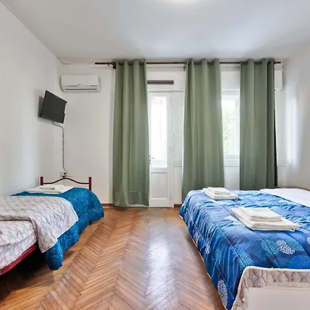 Cozy 2 Bedroom Appartamento